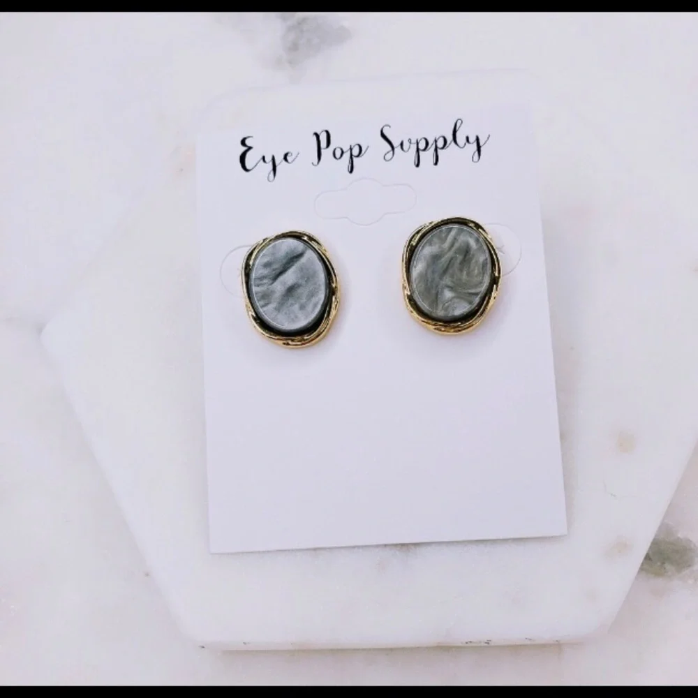 Fashion statement Grey stone gold tone stud earrings